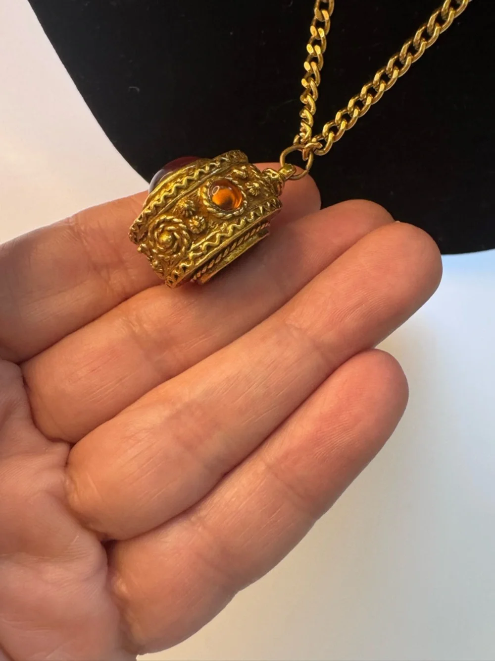 Goldette vintage Layered Gold-Tone Necklace with amber color Pendant